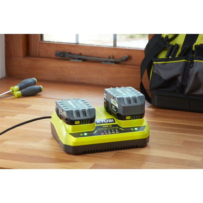 ONE + / Зарядное устройство RYOBI RC18240