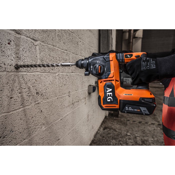 Перфоратор аккумуляторный AEG BBH18BL2-502C