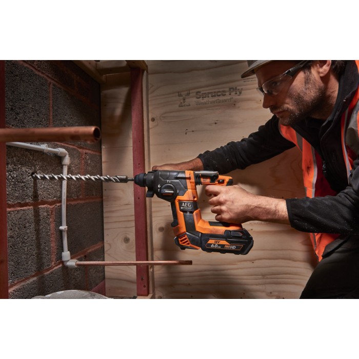Перфоратор аккумуляторный AEG BBH18BLLI-502C
