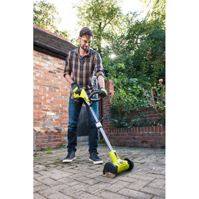 ONE + / Машина щеточная RYOBI RY18PCA-0 (без батареи)
