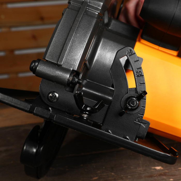 Пила циркулярная DEKO DKCS2400-210
